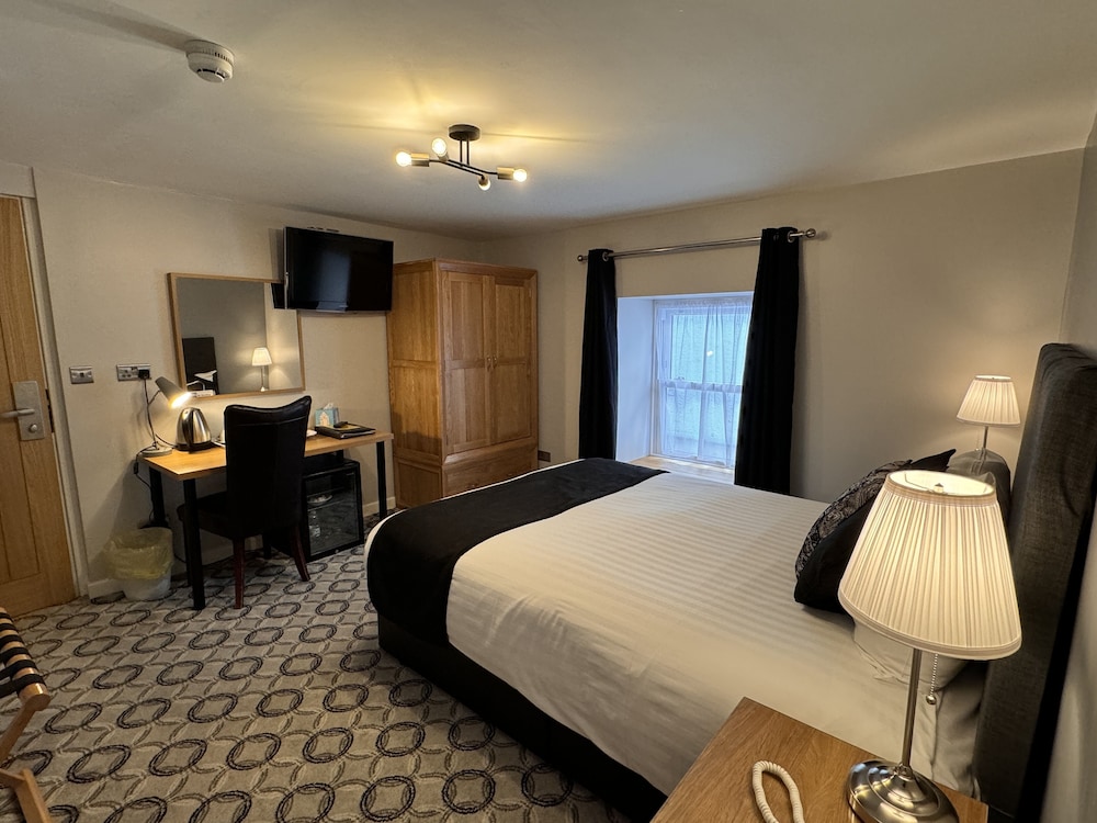غرفة تنفيذية بسريرين منفصلين وسرير كينج وسرير فردي، Spilman Hotel 6/10