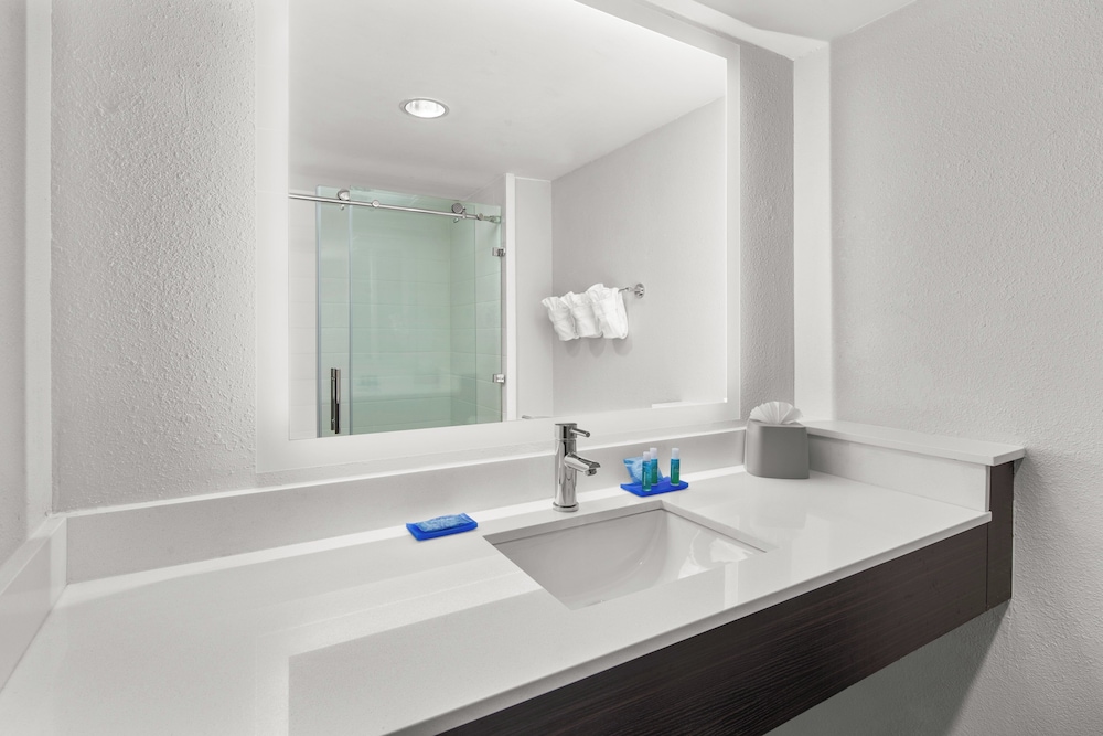 Holiday Inn Express Hotel Suites Greenville Spartanburg Duncan 64/66