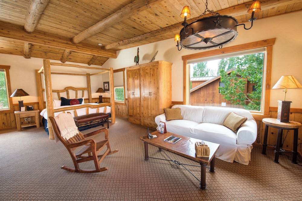 STUDIO, KING BED, BALCONY
