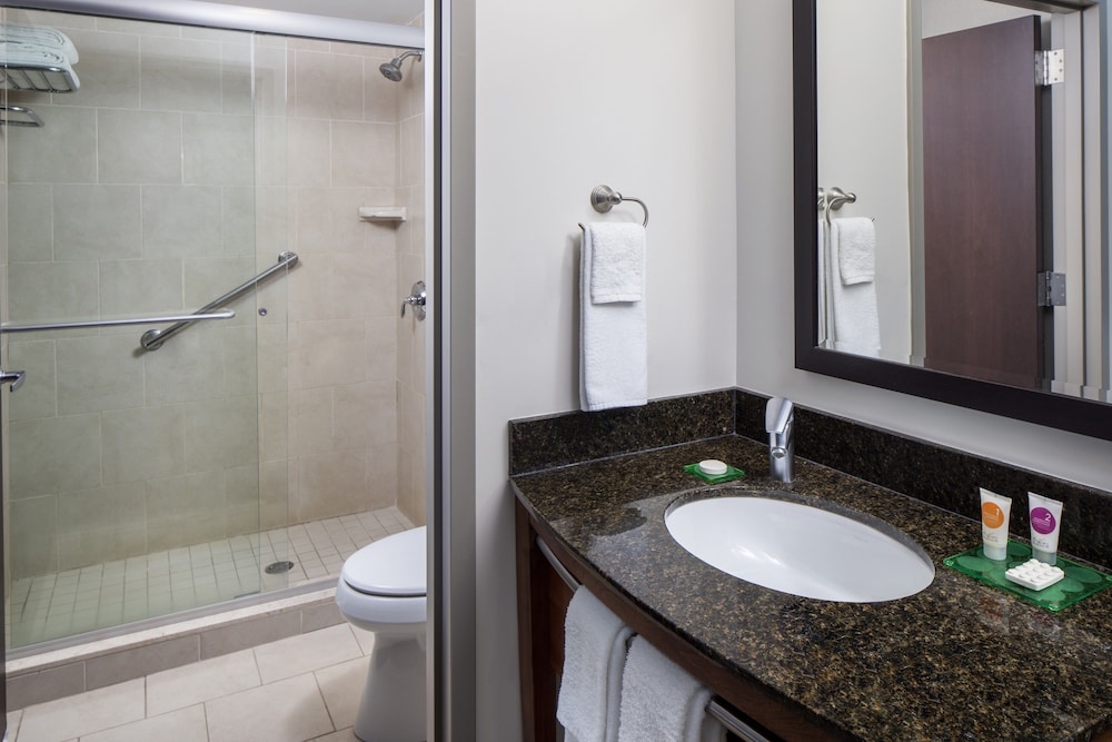 Hyatt Place Long Island East End 42/44
