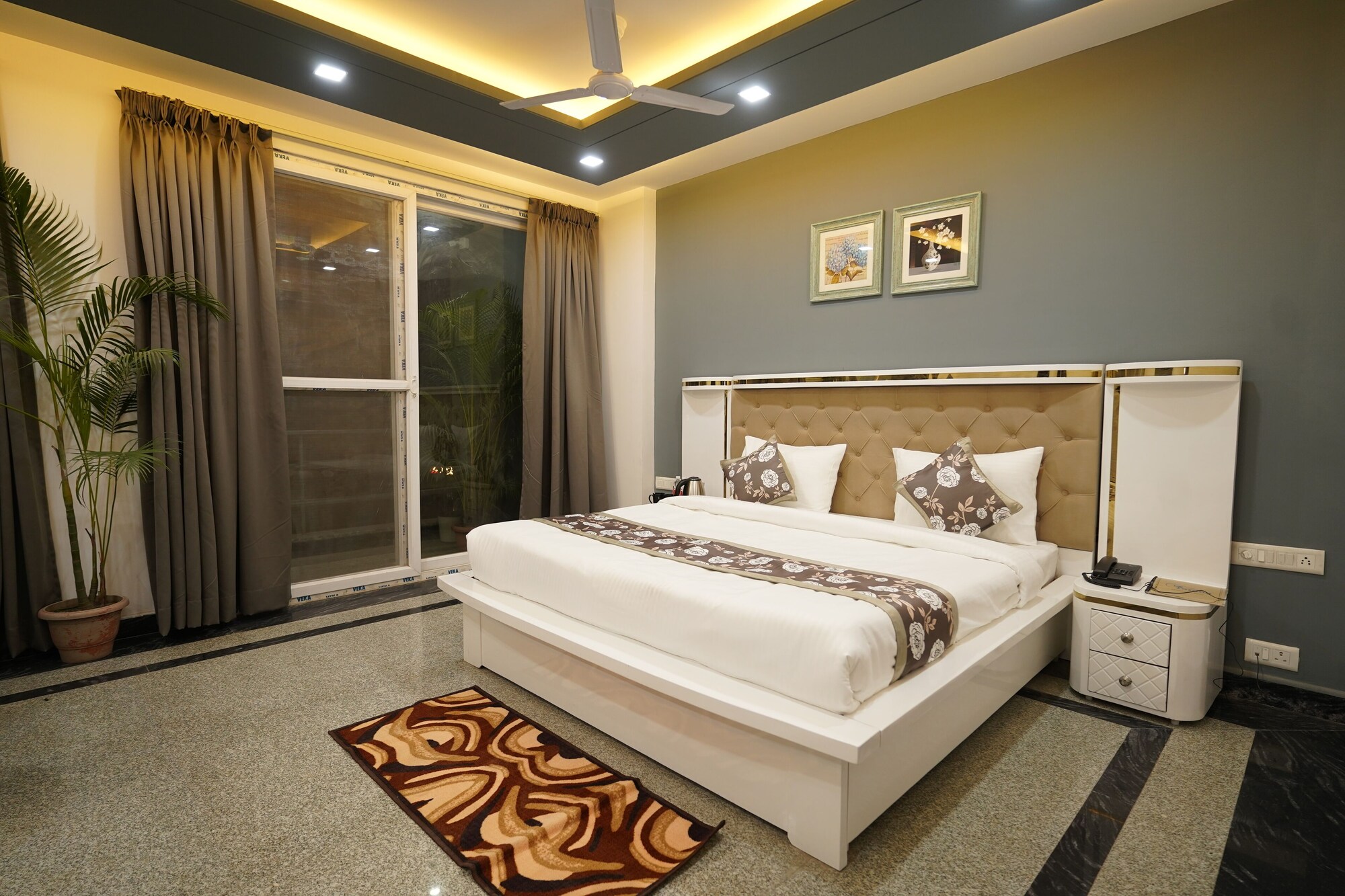 PREMIUM, STUDIO, SUITE