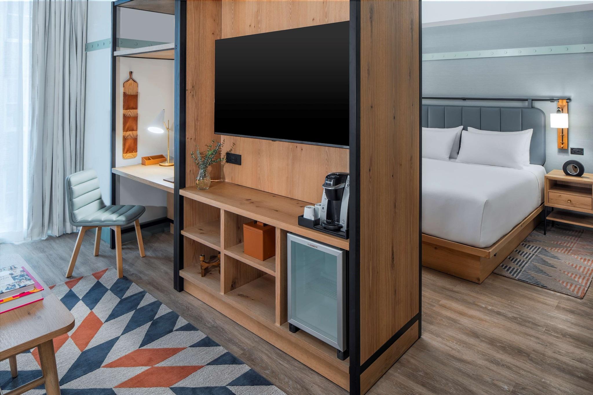 Executive, Suite