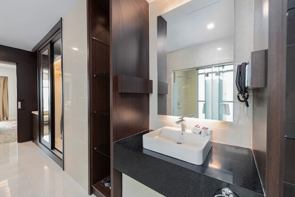 Raia Hotel & Convention Centre Kuching 34/38