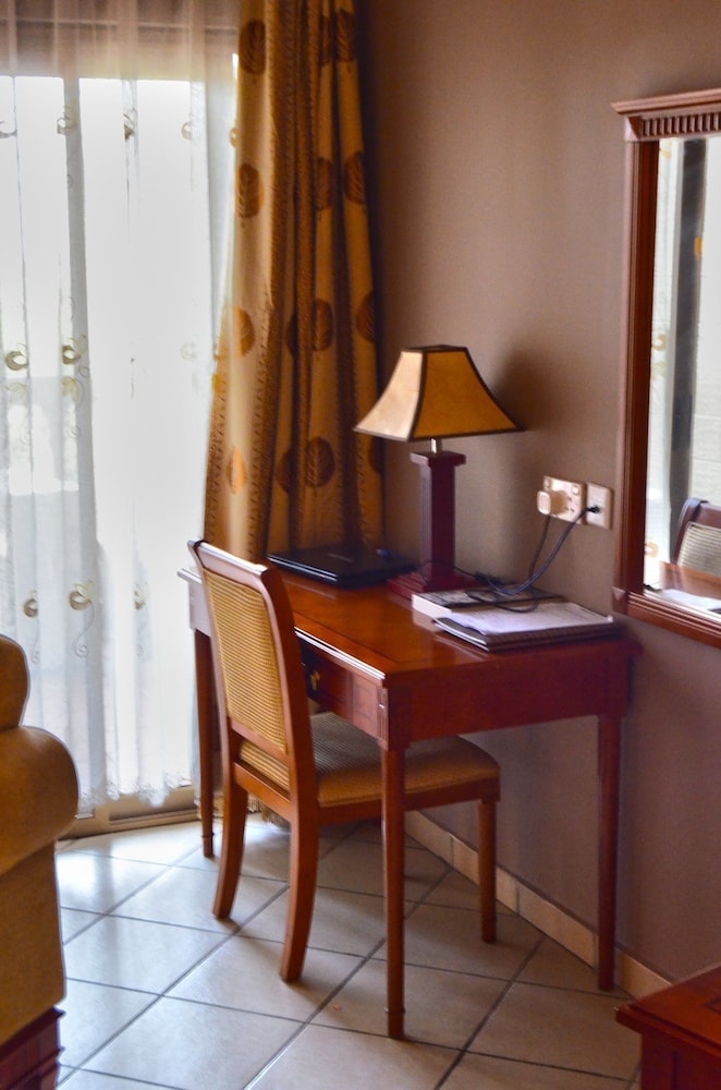 Mensvic Grand Hotel 44/53