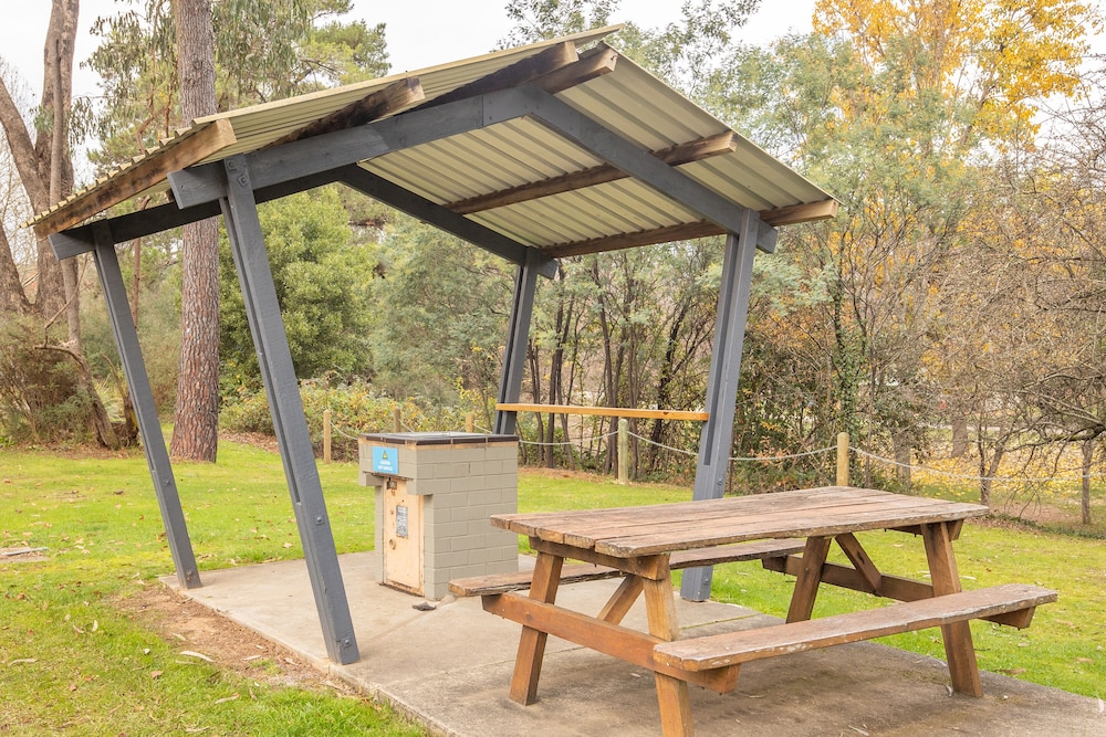 NRMA Bright Holiday Park 17/50