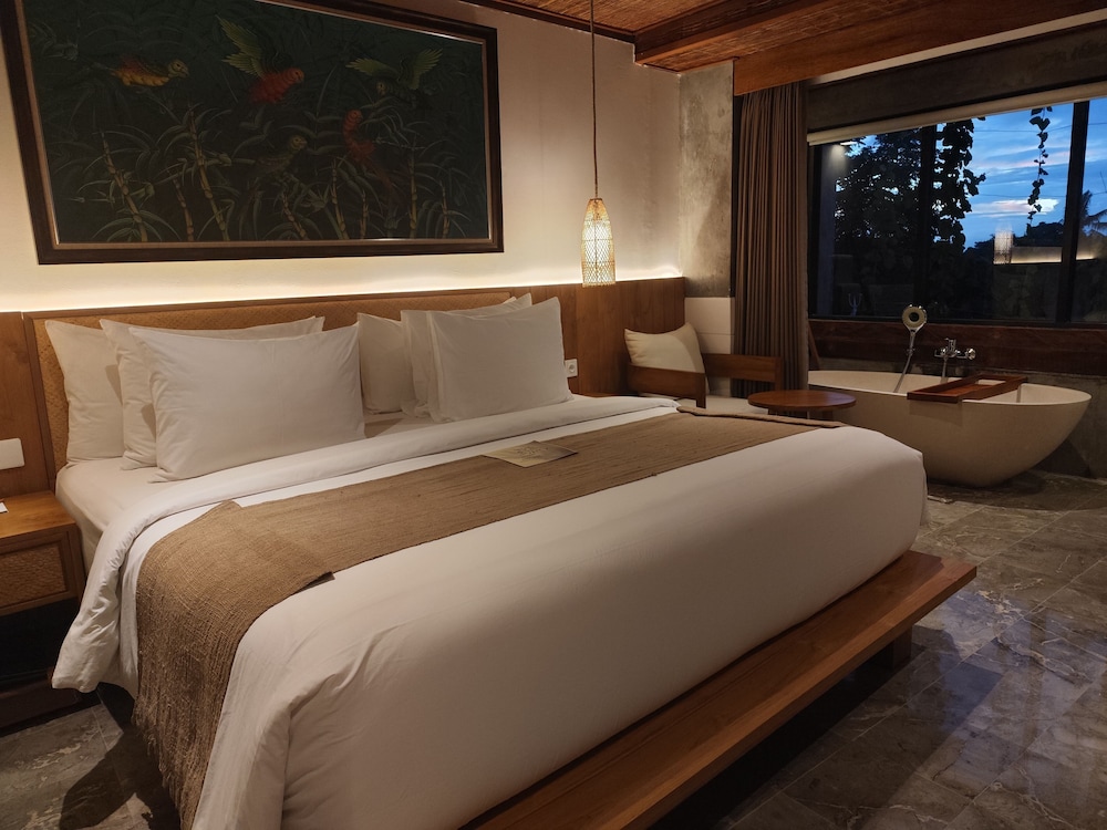 ROOM, DOUBLE BED