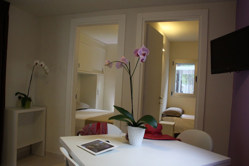 SIRA RESORT 38/71