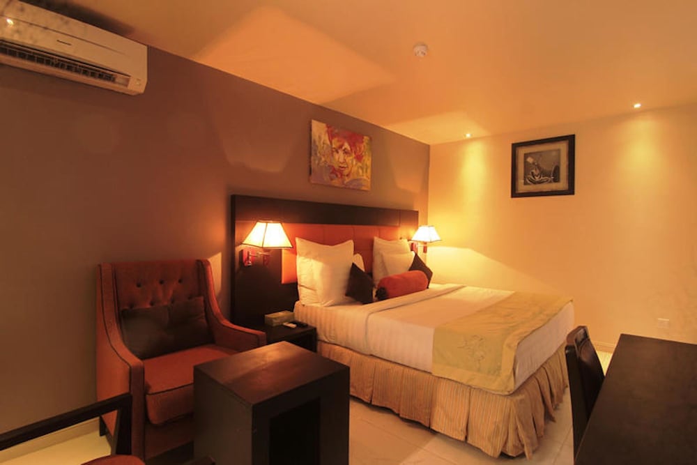Oakspring Hotel &amp; Luxury Suites 16/50