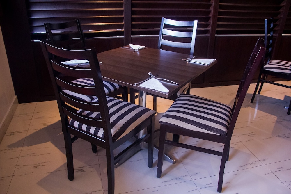 S S Hotels And Suites 34/48