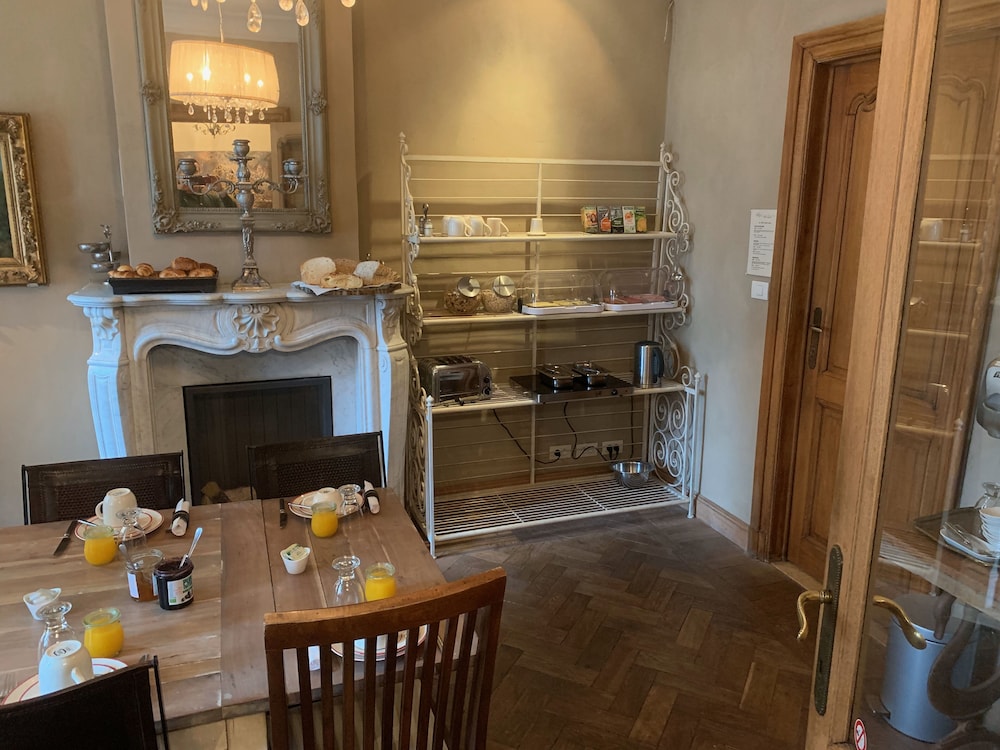 1669 Bed And Breakfast 33/50