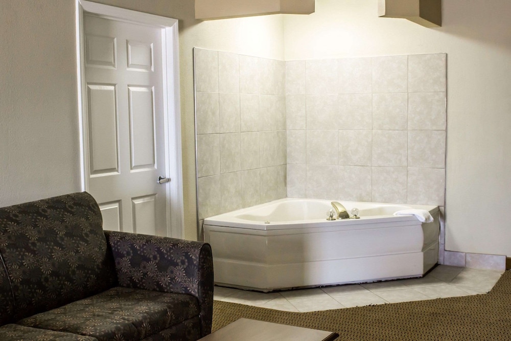 Quality Inn & Suites Wilson I-95 39/39