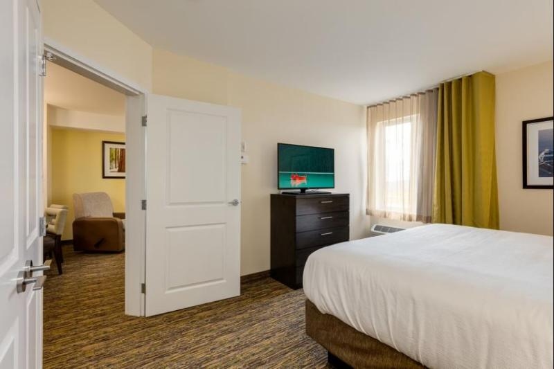 SUITE, KING BED