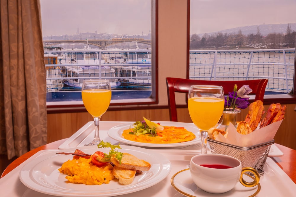 Fortuna Boat Hotel 18/24