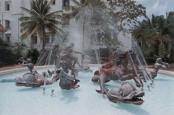GOLDEN PALMS SPA 11/28