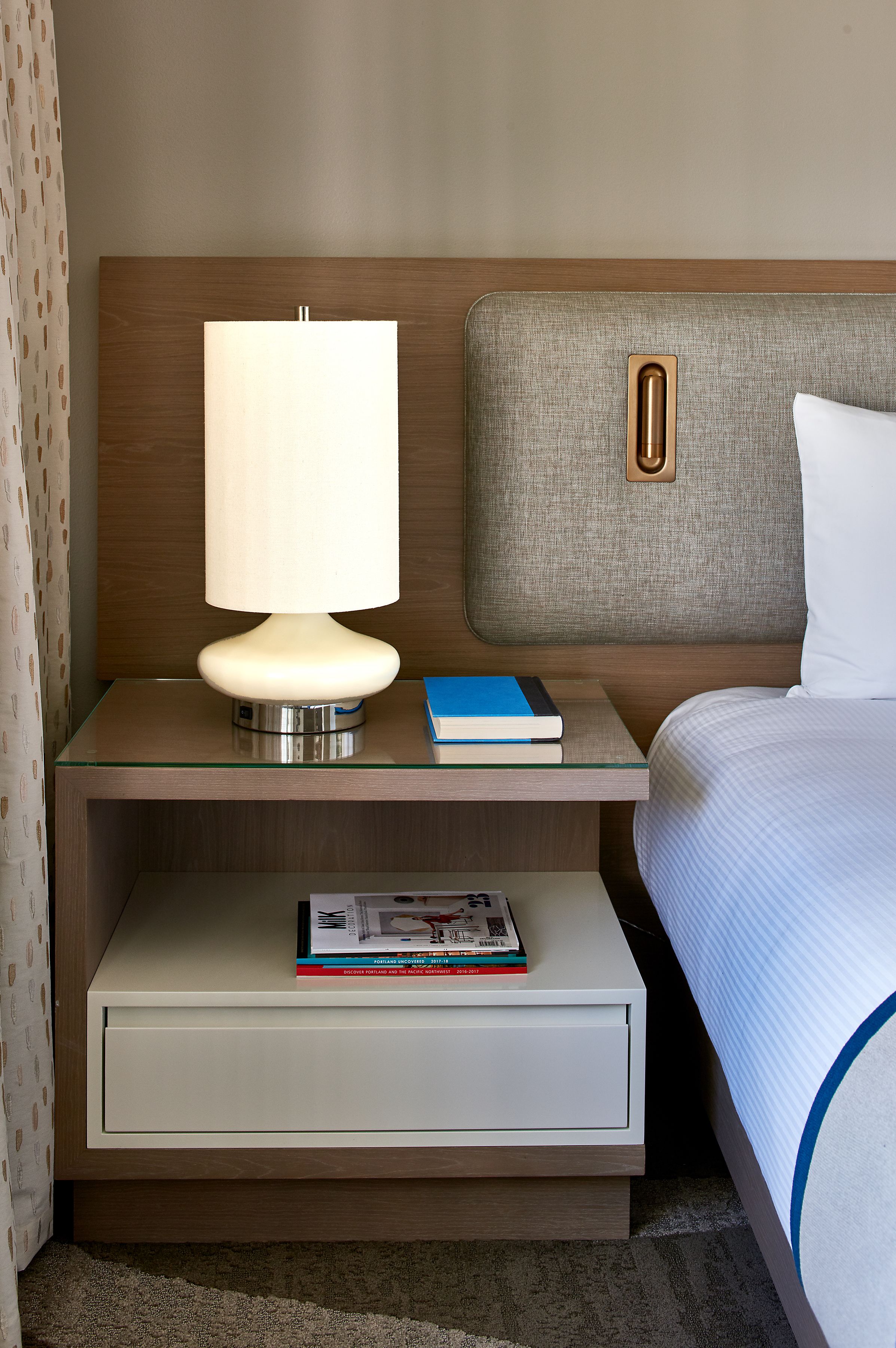جناح سوبيريور، The Hotel Zags Portland 2/2