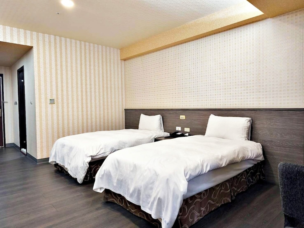 Crystal Hotel 13/35