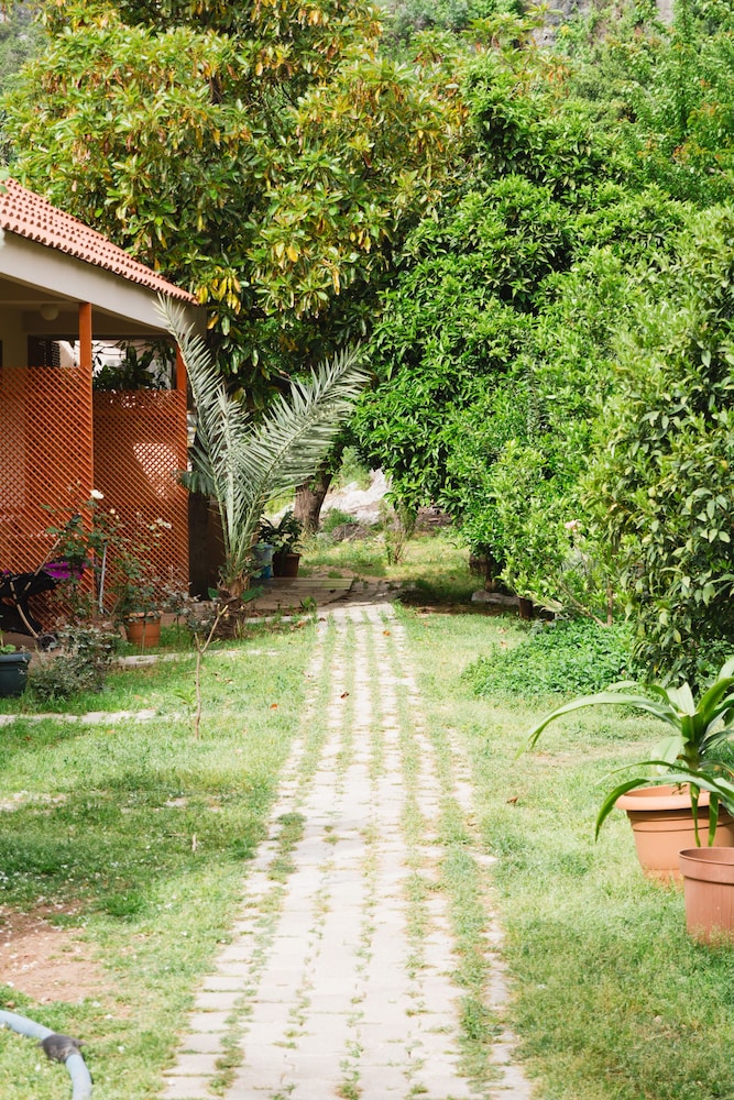 Garden Pansiyon 41/50