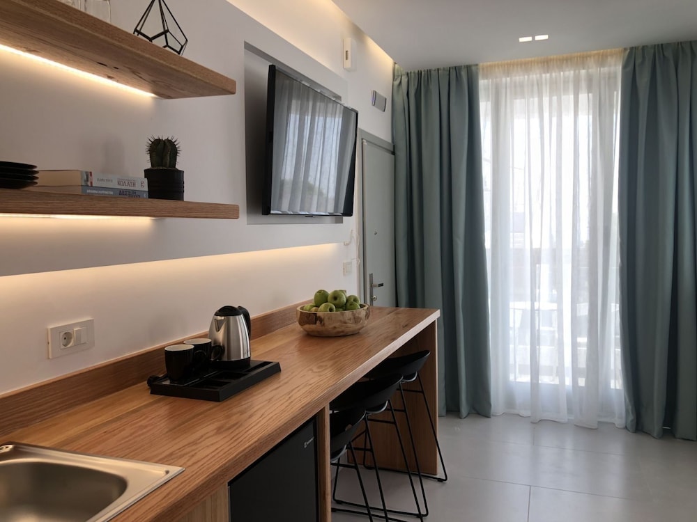 Harmony Suites 37/50