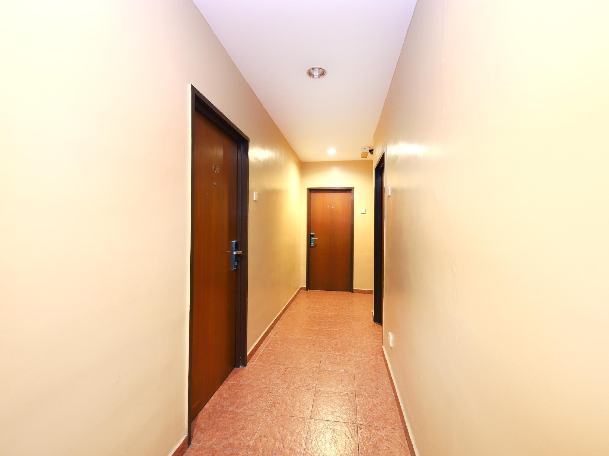 Super OYO 447 Comfort Hotel Meru 12/18