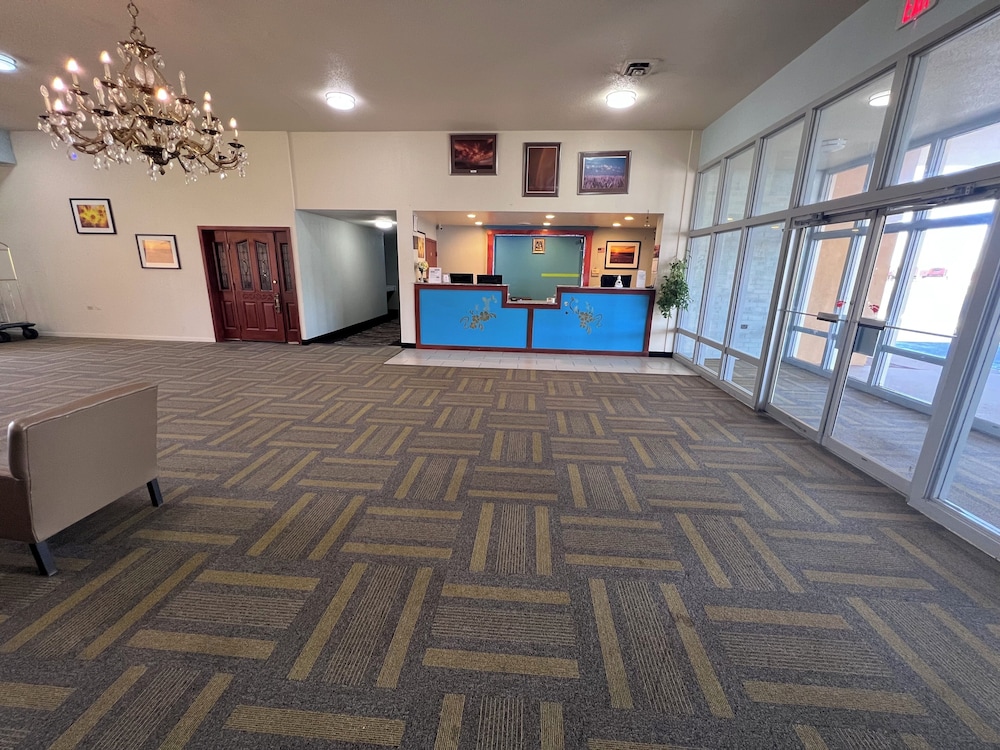 Colby Inn and Suites 23/25