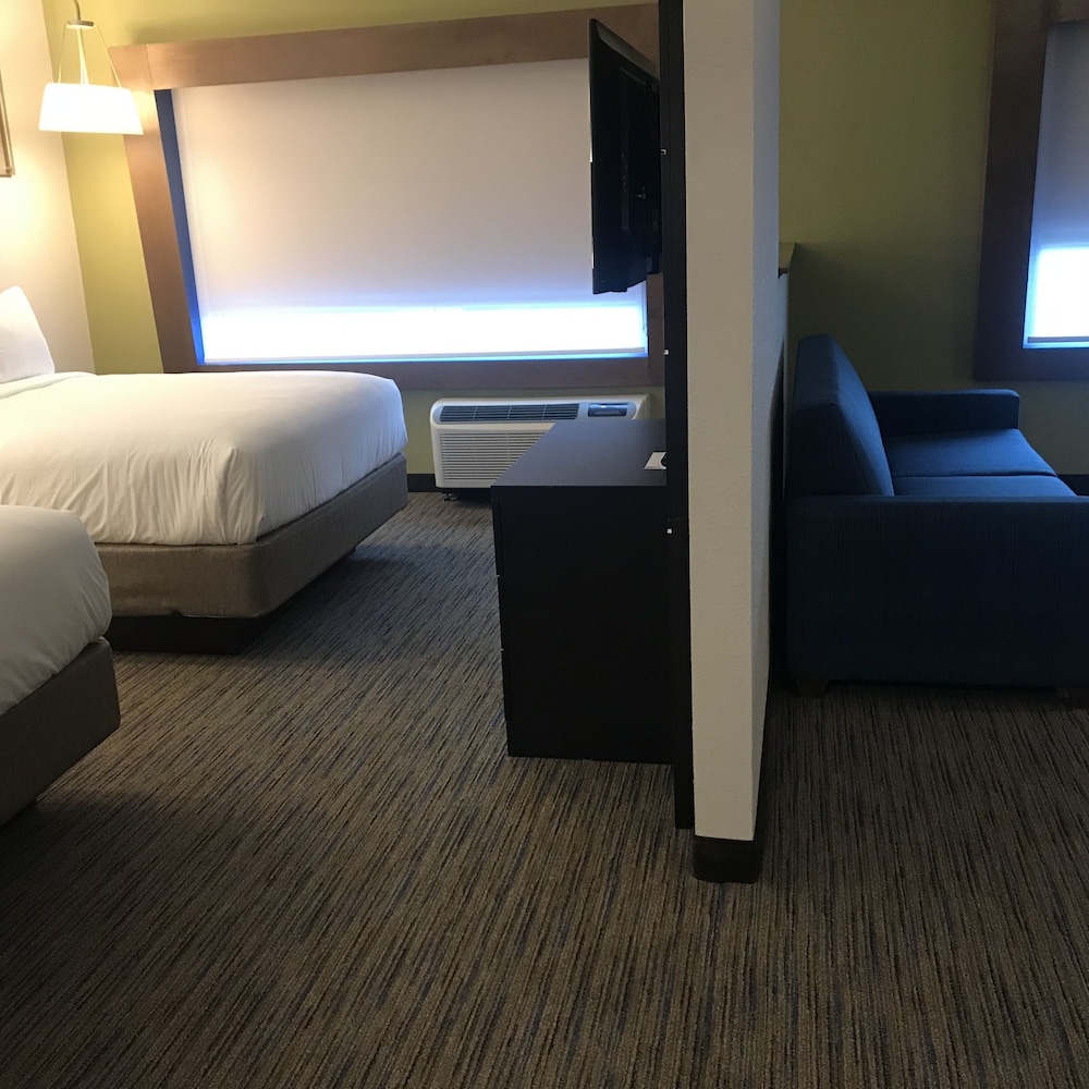 Holiday Inn Express & Suites - Summerville 25/55