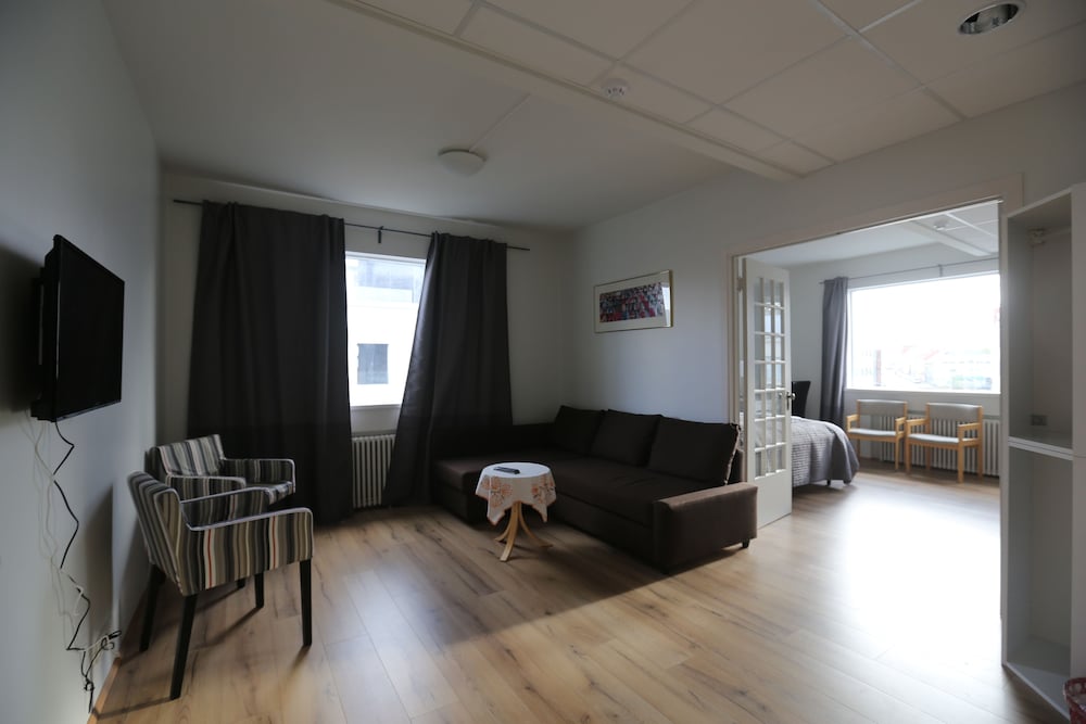 100 Iceland Hotel 15/23