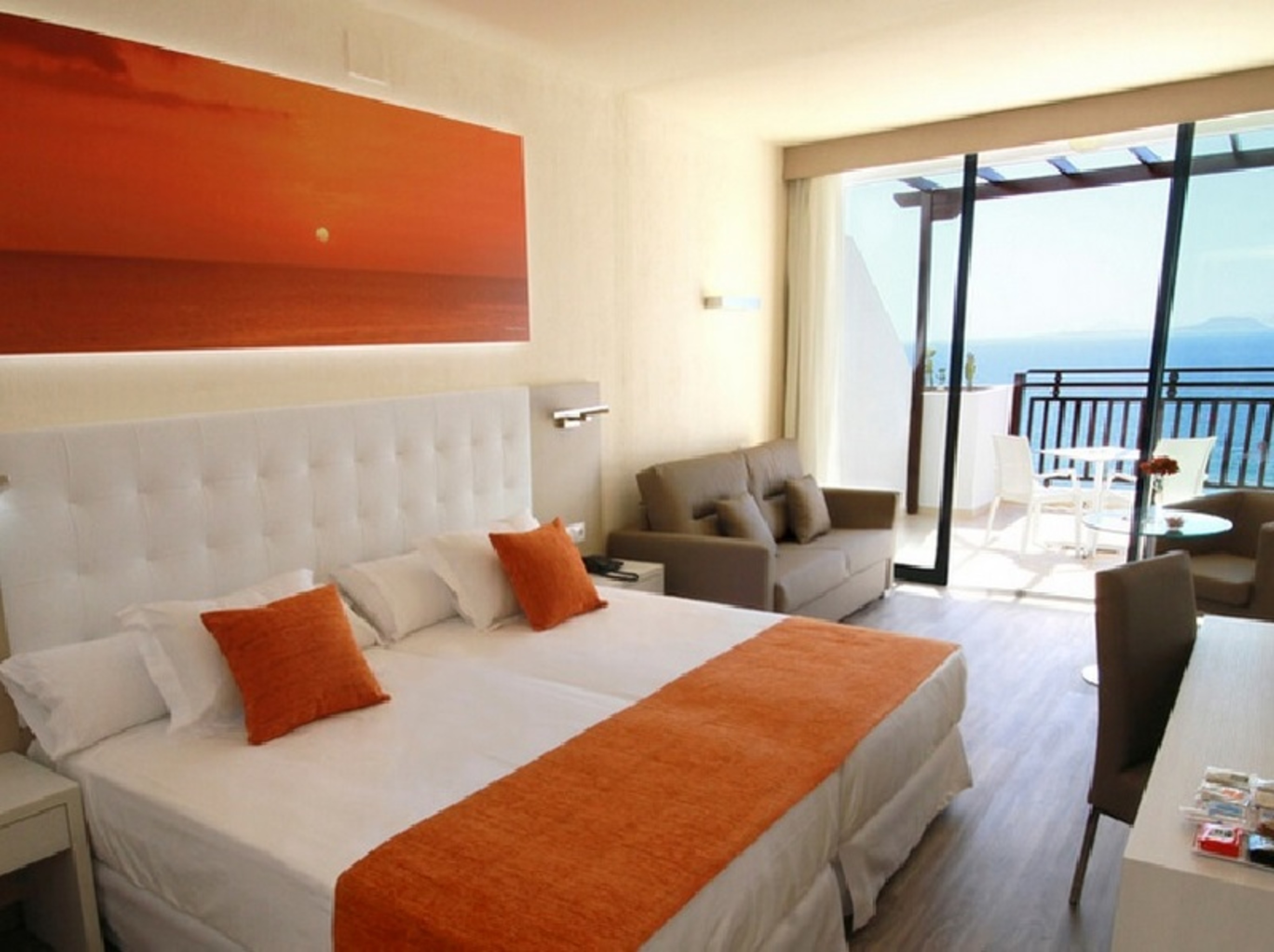 Superior, Single, Lateral Side Sea View