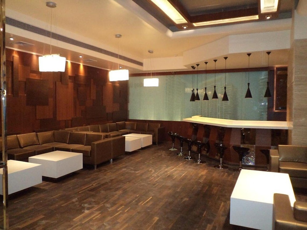 Mahagun Sarovar Portico Suites 7/38