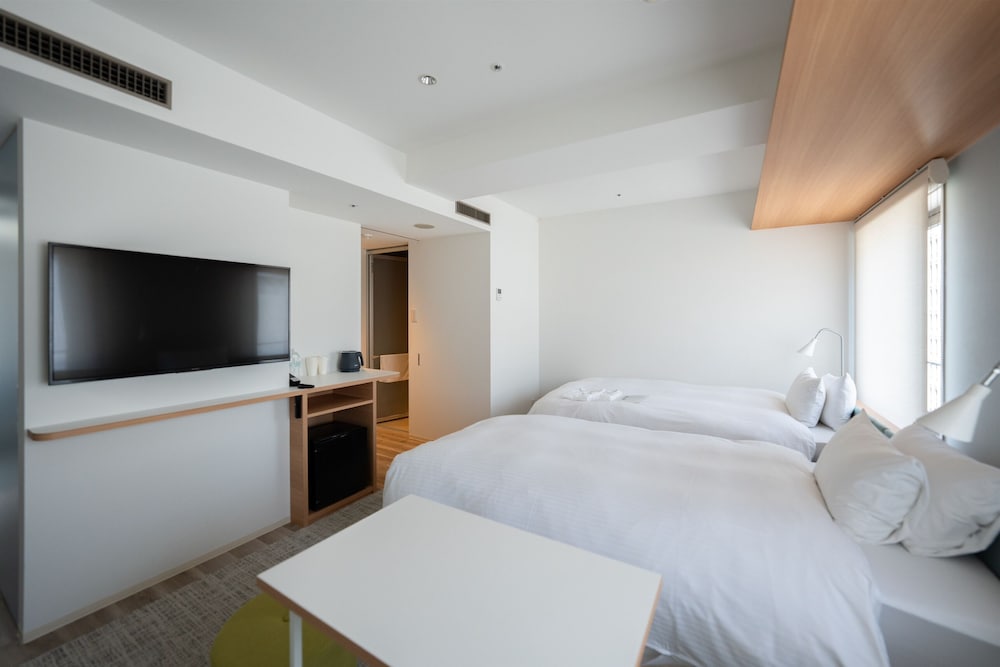 RENOVATED, DELUXE, TWIN BEDS