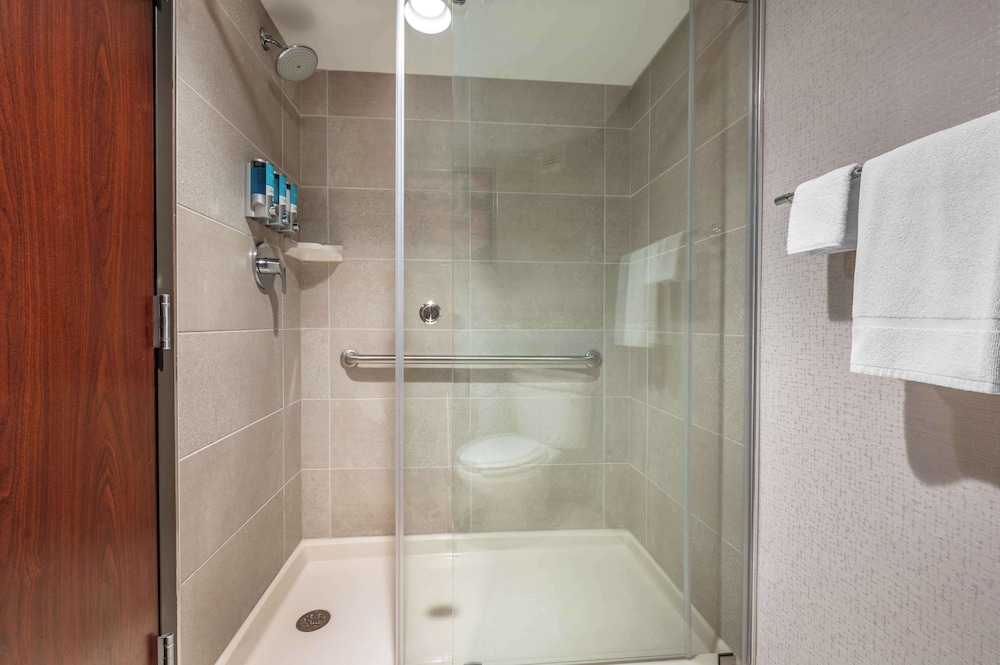 Drury Inn and Suites Champaign 48/50