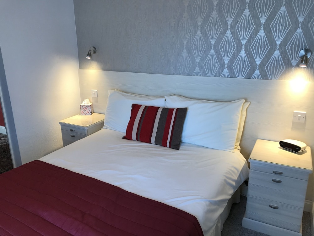 Bowden Lodge Hotel 12/50