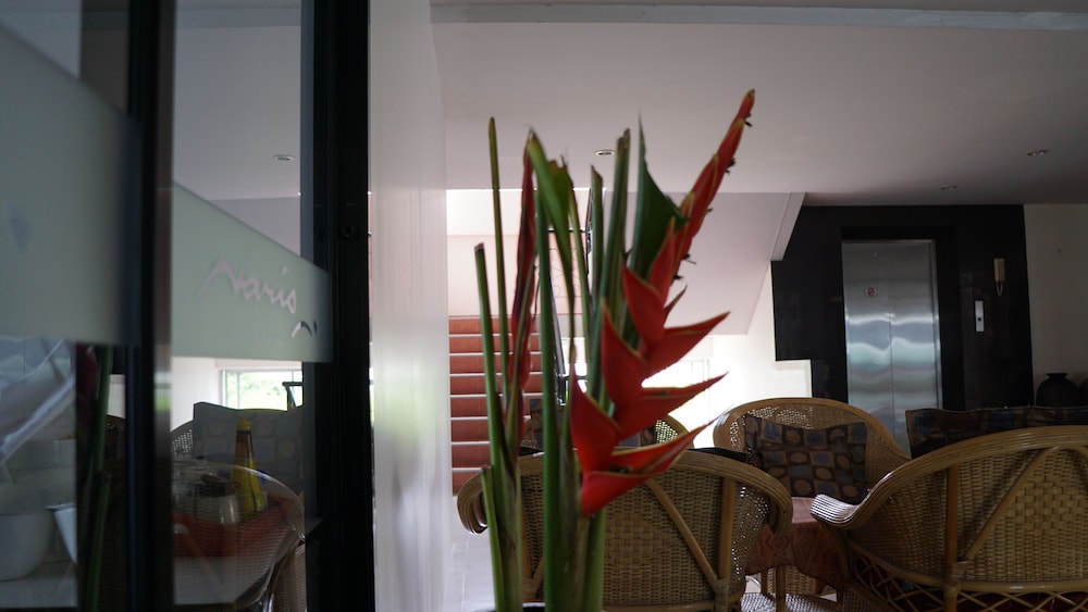 NARIS ART HOTEL 44/55
