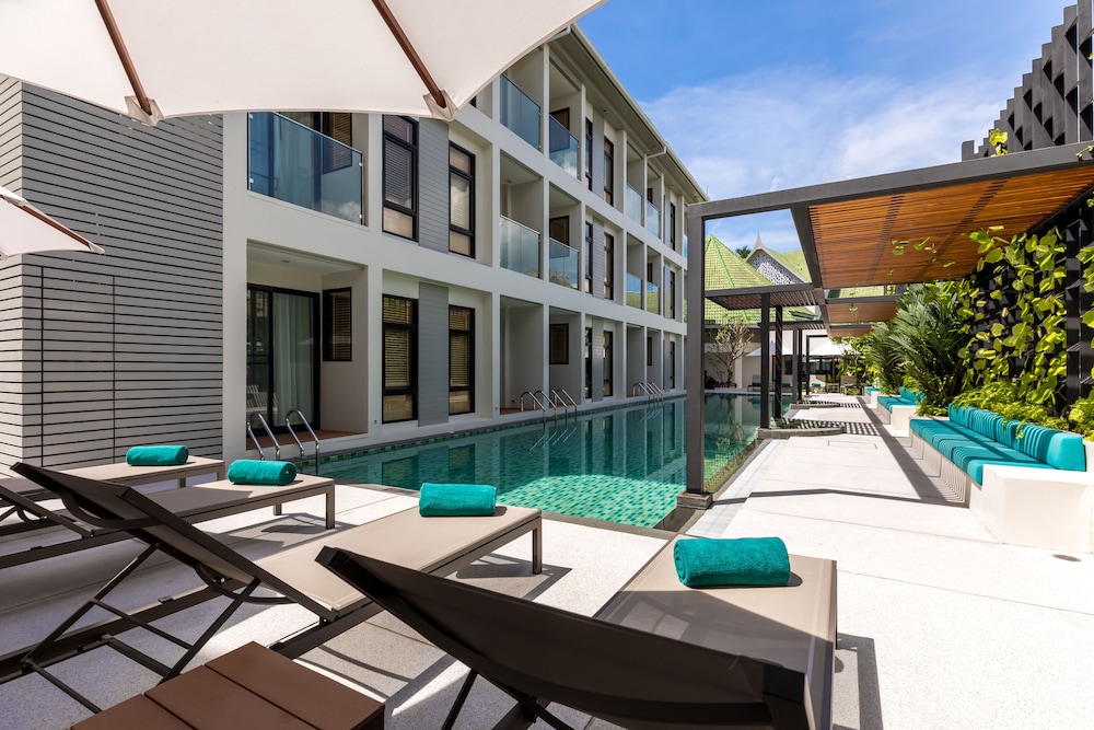 Outrigger Surin Beach Resort 4/74