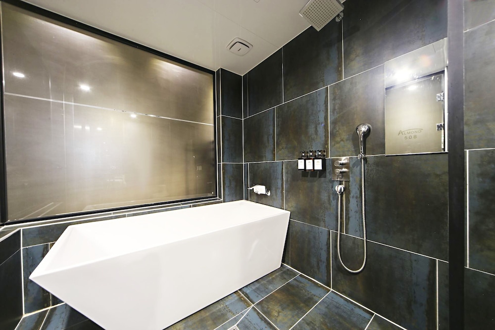 Masan Almond Hotel 23/43