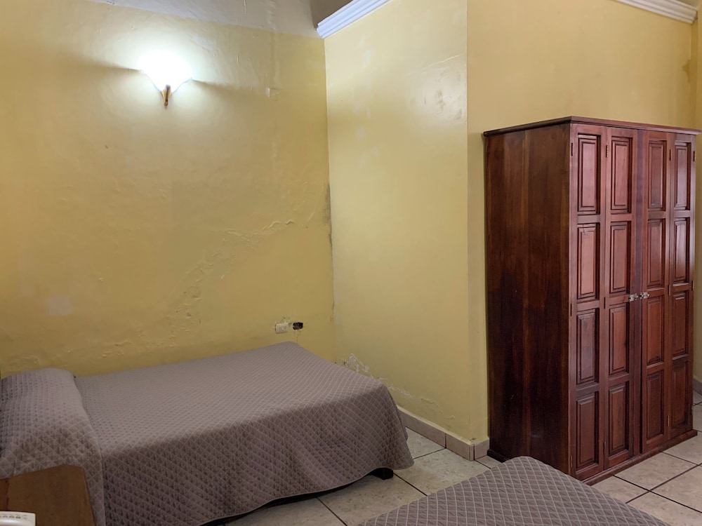 OYO Hotel Real De Cortes 24/28