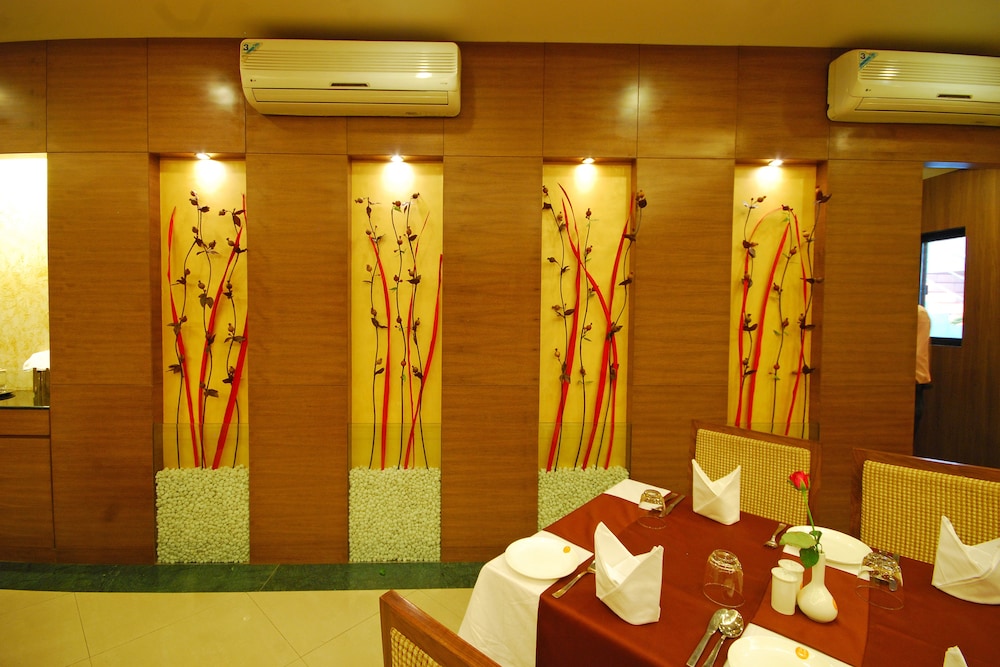 Phoenix Hotel 24/50
