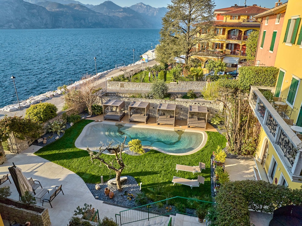 Boutique Hotel Brenzone 69/78