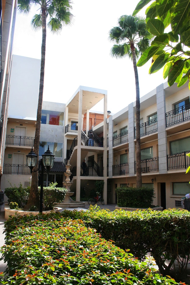 Hotel El Camino Inn and Suites 3/50