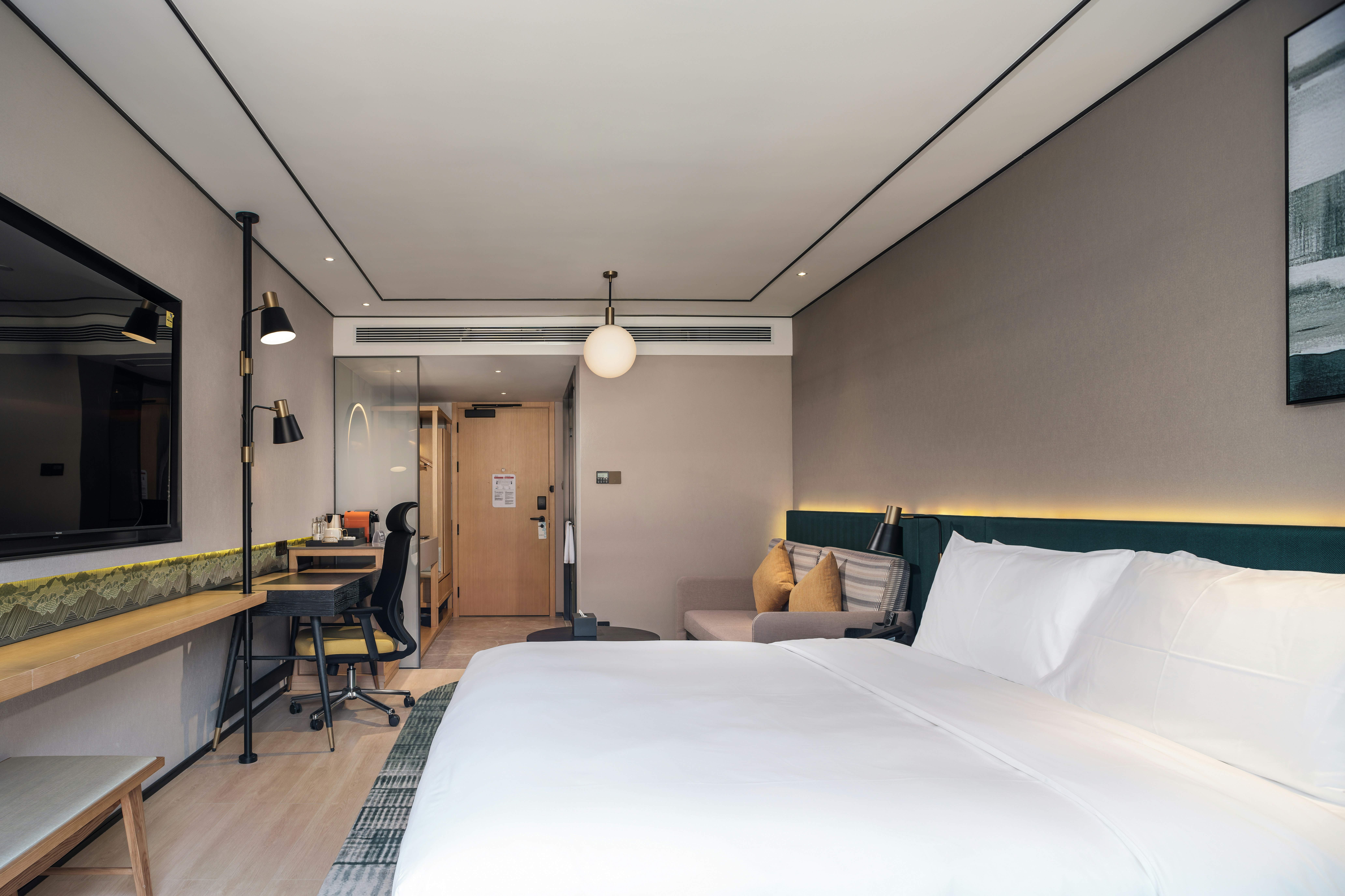 SUPERIOR, KING BED