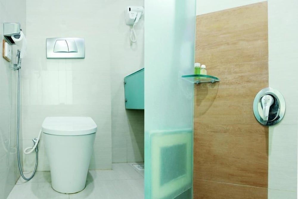 Business Hotel Tomang Jakarta 64/64