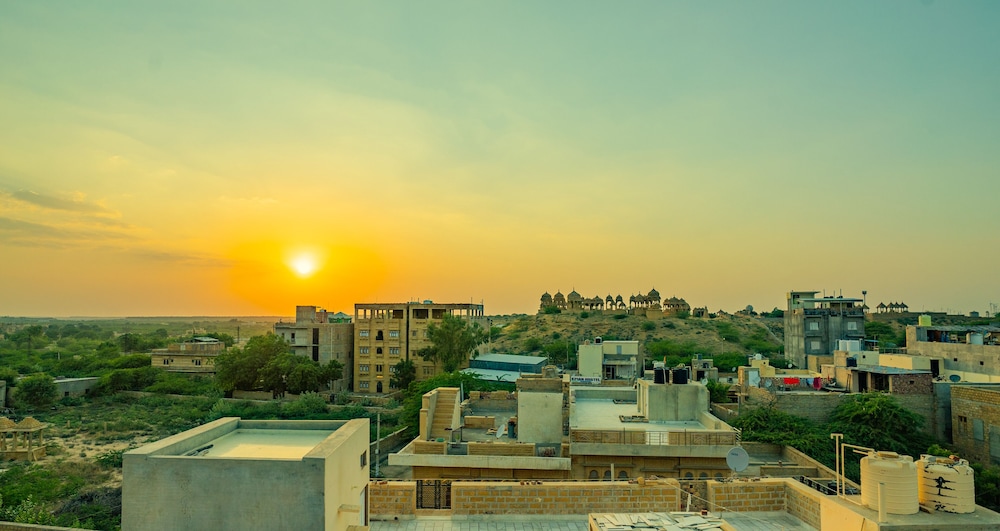 Hotel Marina Mahal 46/50