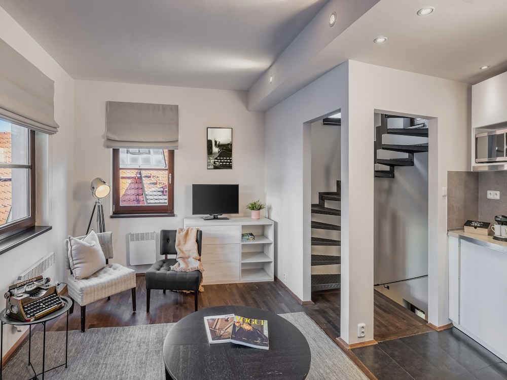 4 Arts Apartments by Adrez Living 27/52