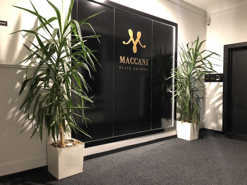 Maccani Luxury Suites 7/85