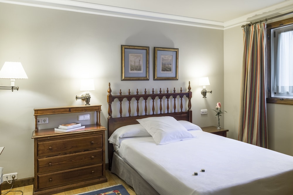 PARADOR DE FERROL 8/40