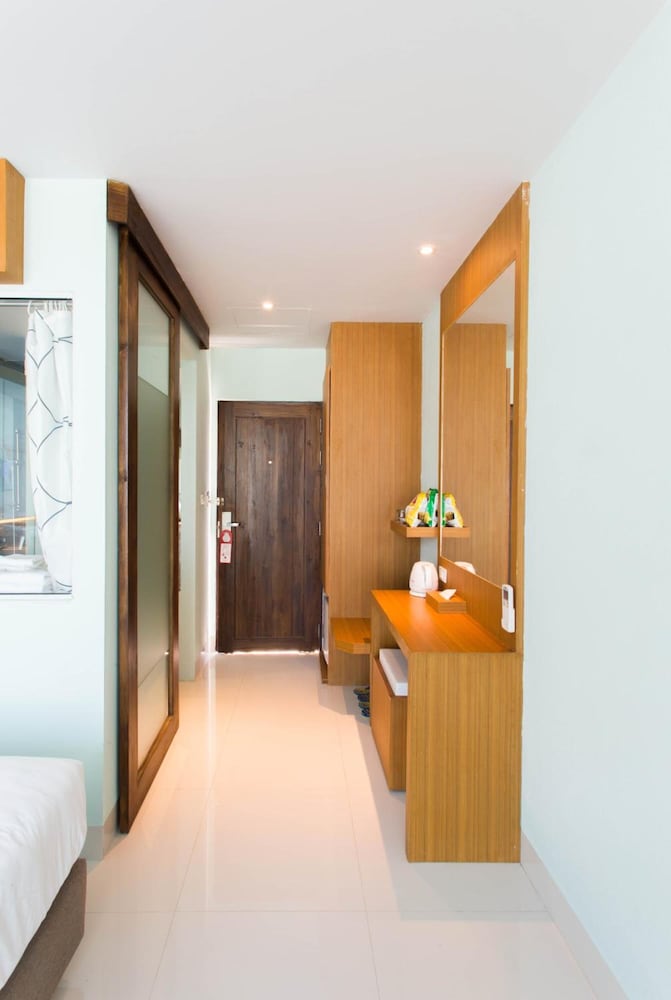 A Hotel Simply 9/50