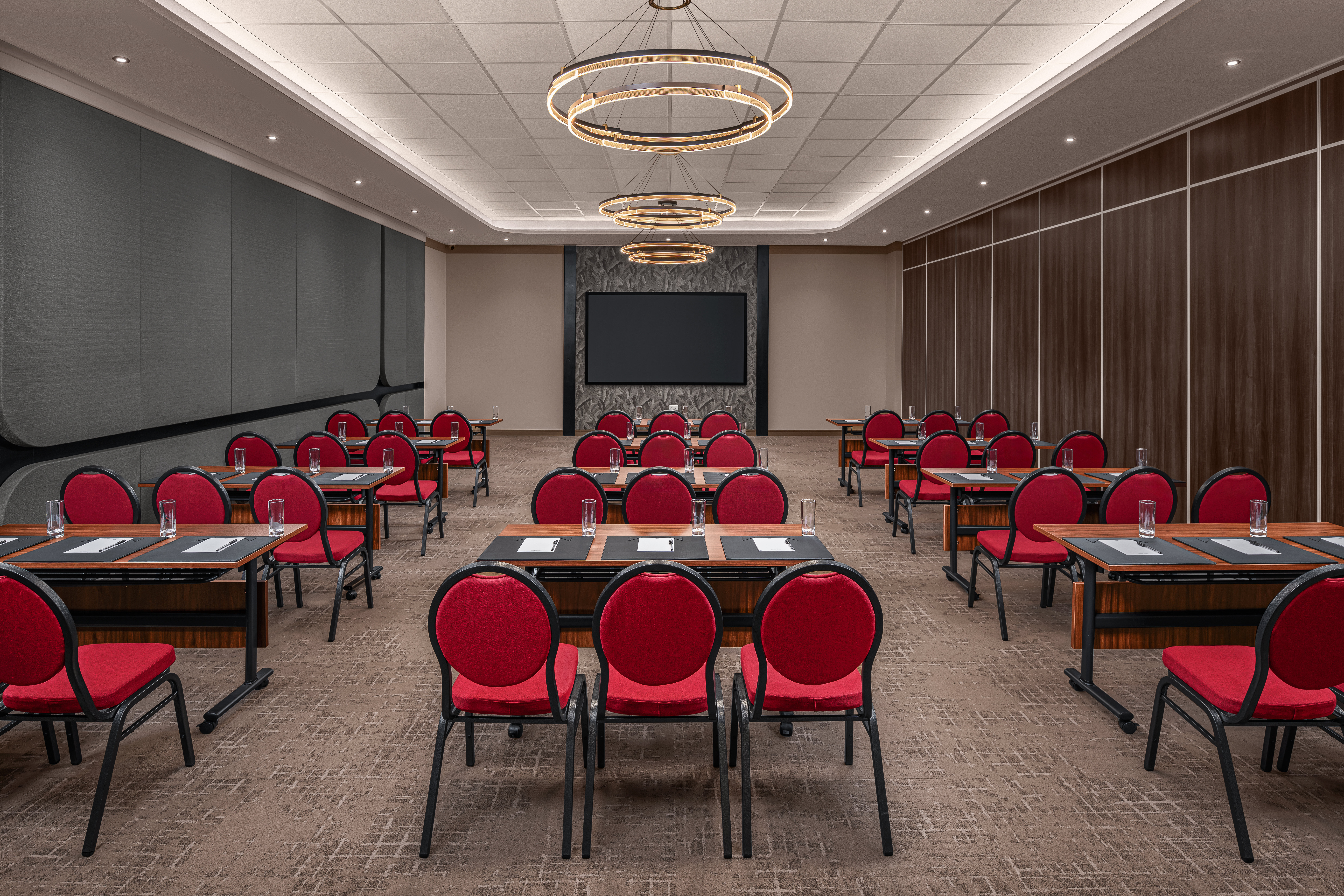 Crowne Plaza Dar Es Salaam 64/74