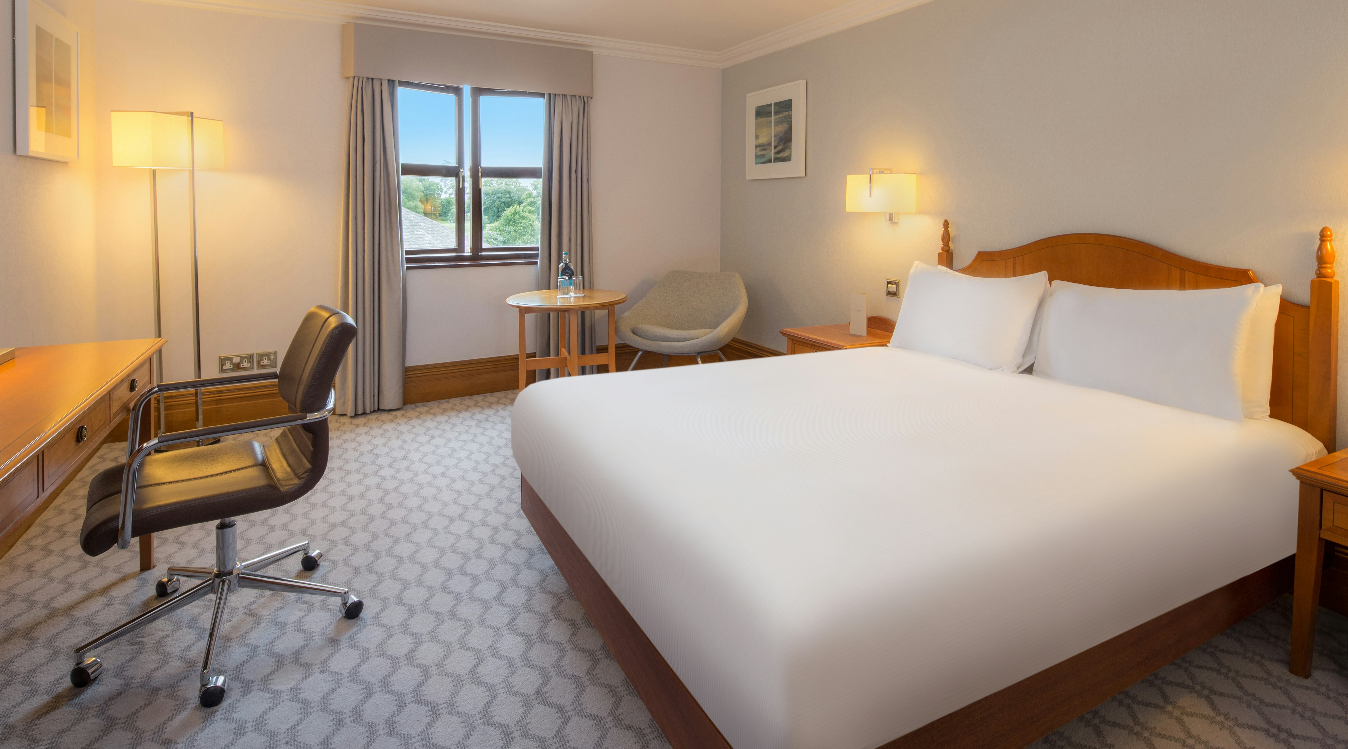 Deluxe, Queen Bed, Golf Course View