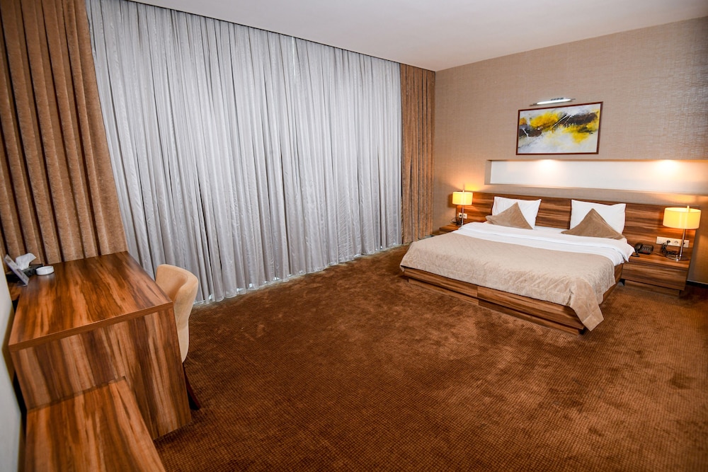 Avenue Hotel Baku 8/45