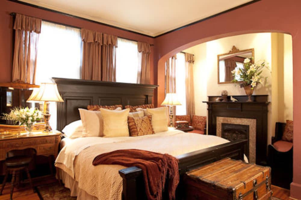 The Black Walnut B & B Inn 35/73
