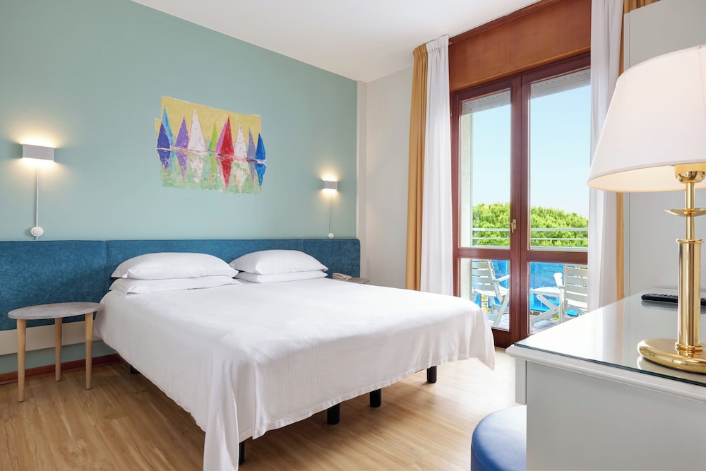 ROOM, DOUBLE BED, SEA VIEW